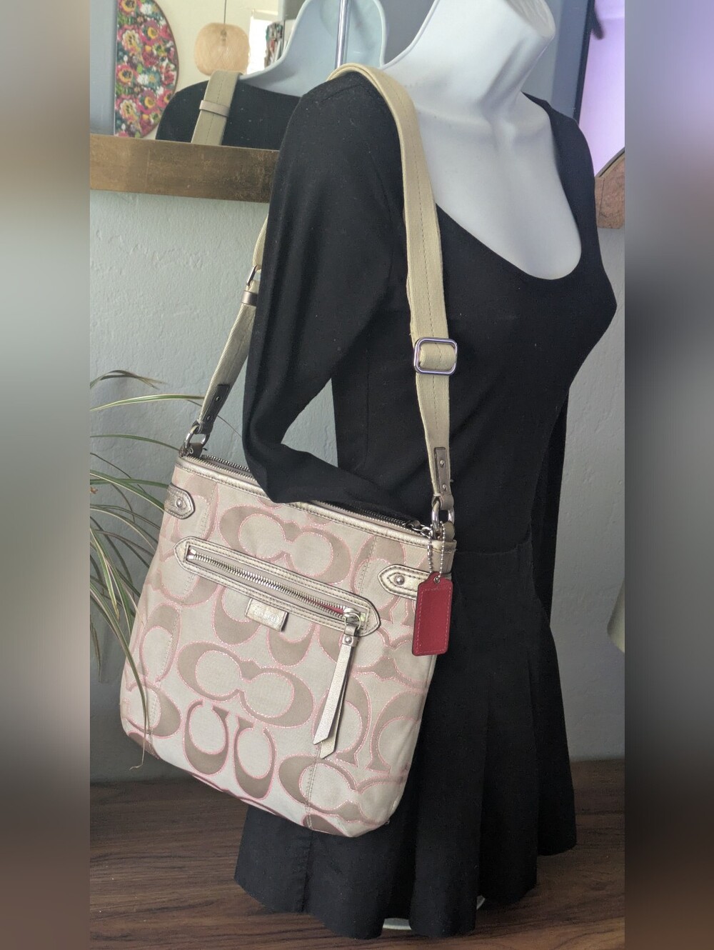 Coach Signature Canvas Shoulder /Crossbody Bag. - Picture 3 of 16